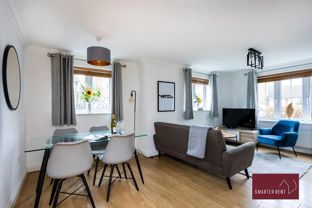 Englefield Green - Modern 2 Bedroom Apartment