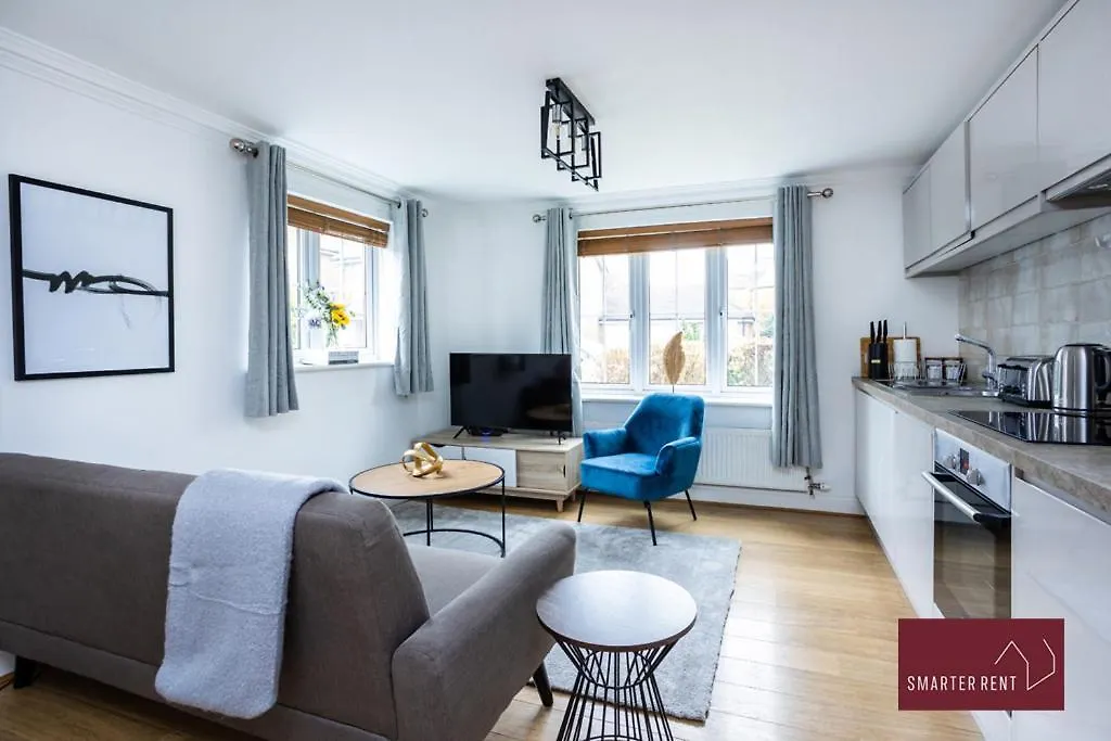 Englefield Green - Modern 2 Bedroom Apartment
